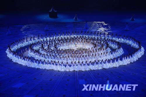  9月6日晚8點(diǎn)，北京2008年殘奧會(huì)開幕式在國家體育場“鳥巢”舉行。這是開幕式上的文藝表演。