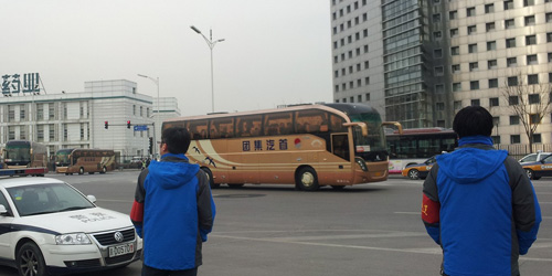 本網(wǎng)記者親身體驗(yàn)兩會“不封路”：交警加強(qiáng)疏通獲肯定