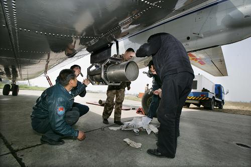 組圖:成空14架運輸機投入西南地區(qū)抗旱(2)
