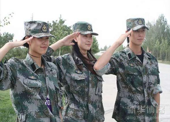 軍營(yíng)里迎來30名模特