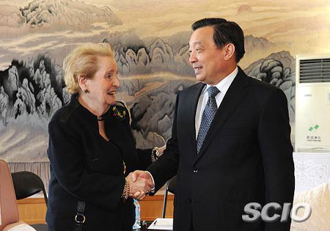 國新辦主任王晨會(huì)見美國前國務(wù)卿奧爾布賴特