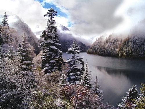 另類九寨溝：紅葉與初雪的浪漫約會(huì)