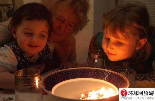 歡樂倒計(jì)時(shí) 各國(guó)千奇百怪的圣誕新年習(xí)俗
