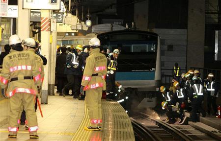 日本東京車(chē)站突然起火6萬(wàn)名乘客受阻