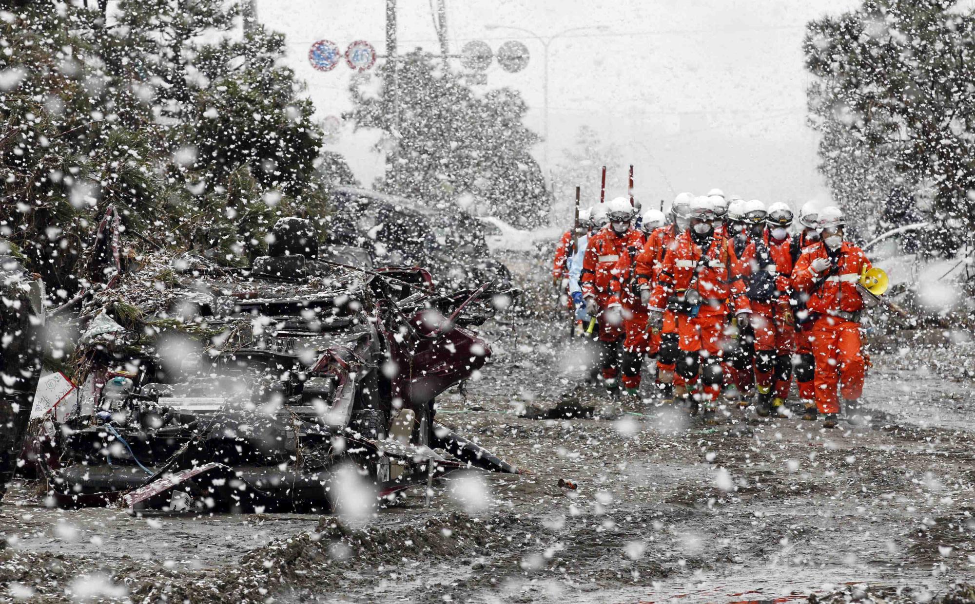 日本仙臺重災(zāi)區(qū)降大雪 生活必需品供應(yīng)緊張（圖集）