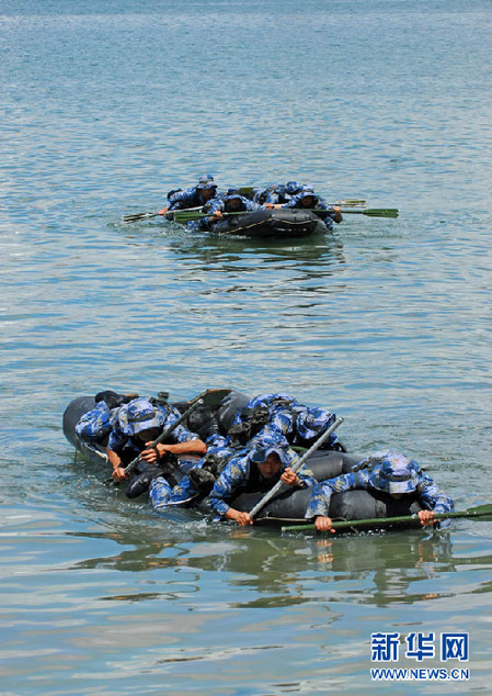中國海軍第七批護航編隊特戰(zhàn)分隊與坦桑尼亞海軍陸戰(zhàn)連舉行聯(lián)合訓練