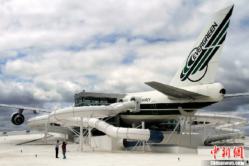 美國(guó)將波音747飛機(jī)改建成水上樂(lè)園