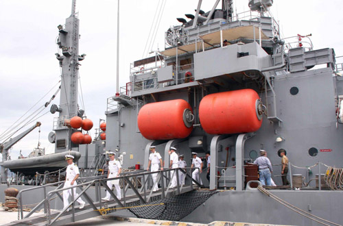 美軍艦抵達(dá)越南峴港開始聯(lián)合軍事演練