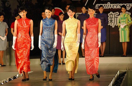當(dāng)各地空姐遇到旗袍 誰最美？