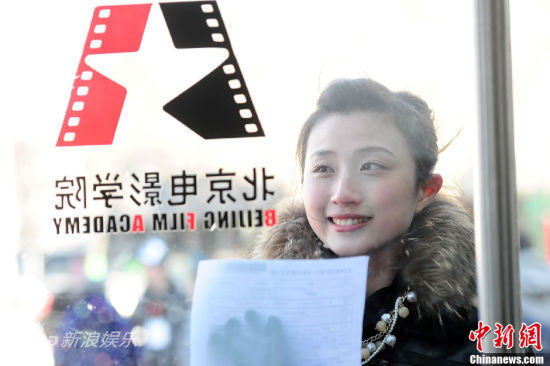 北影藝考報(bào)名美女帥哥云集