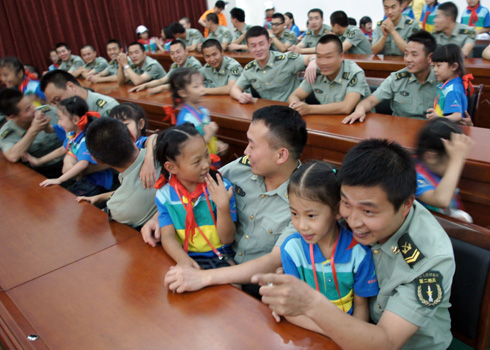 “童謠中國 歡歌八一”主題教育活動走進軍營