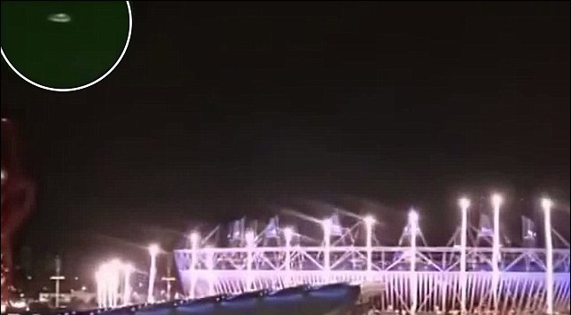 外星人也愛搶鏡頭? 倫敦奧運(yùn)開幕式現(xiàn)場(chǎng)驚現(xiàn)不明飛行物
