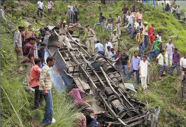 印度北部客車(chē)嚴(yán)重超載釀慘禍 至少52人死亡46人受傷