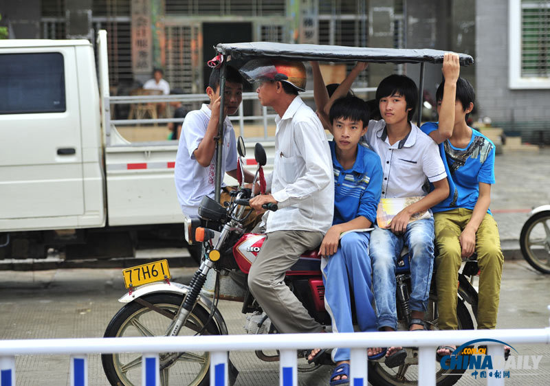海南樂東：改裝三輪“校車”安全堪憂