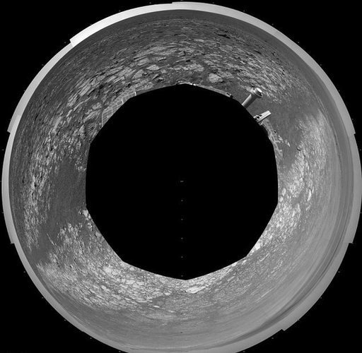 “機(jī)遇”號(hào)火星車發(fā)回精彩圖片 登陸8年仍性能良好
