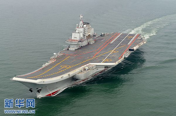 我國(guó)首艘航空母艦正式交付海軍 胡錦濤登艦視察