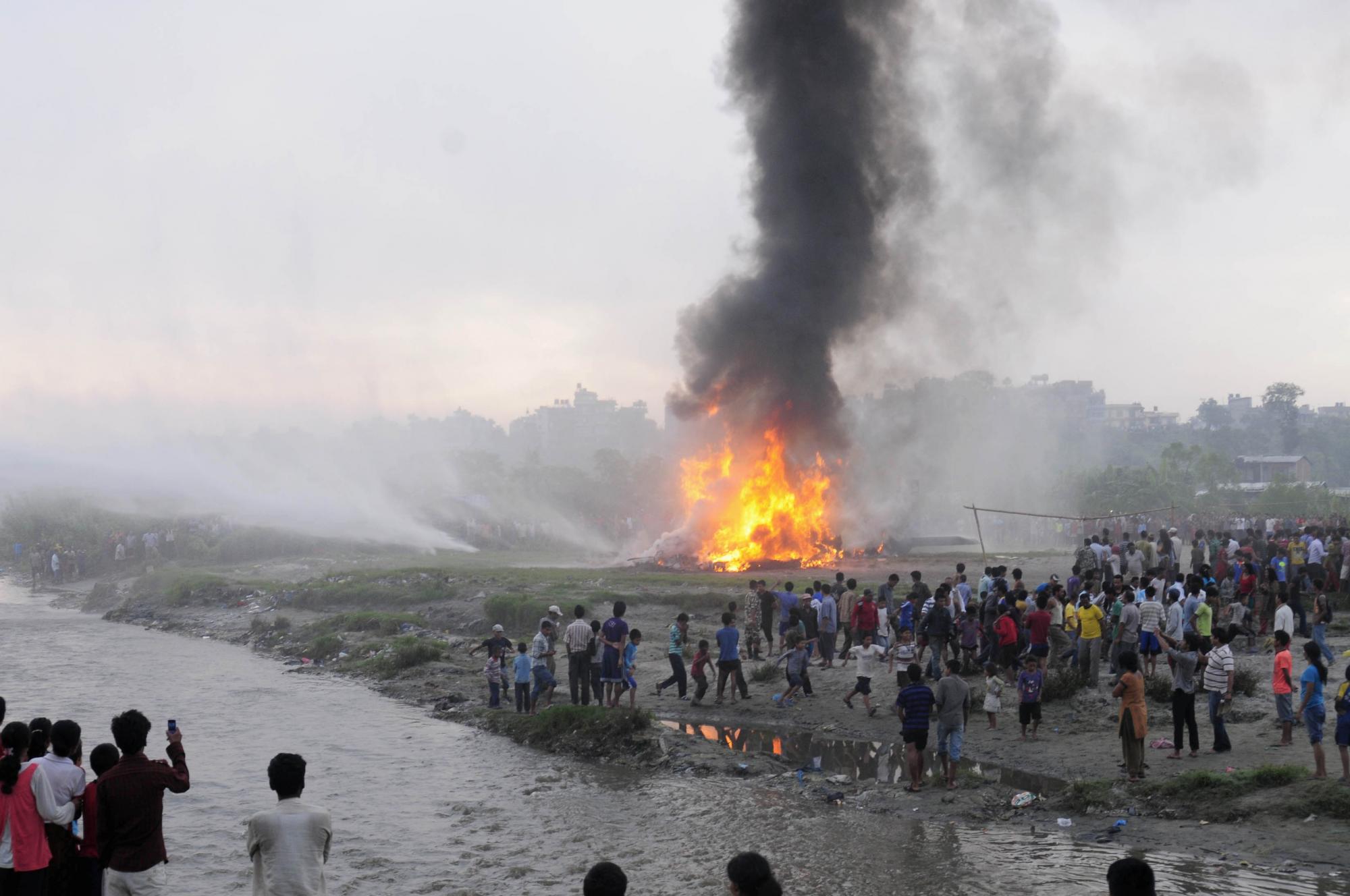 尼泊爾小型客機(jī)墜毀19人遇難 包括4名中國(guó)公民和1名美籍華人