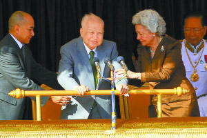 柬埔寨老王西哈努克慶90壽辰 深受國(guó)民崇敬愛戴