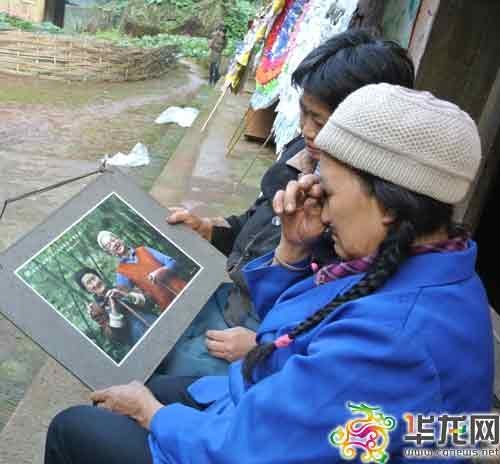 愛(ài)情天梯女主角今下葬 夫婦徒步9公里為其送別