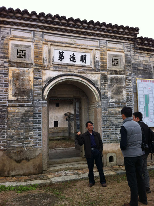 網(wǎng)絡(luò)媒體江西行活動走入定南 感受客家圍屋魅力