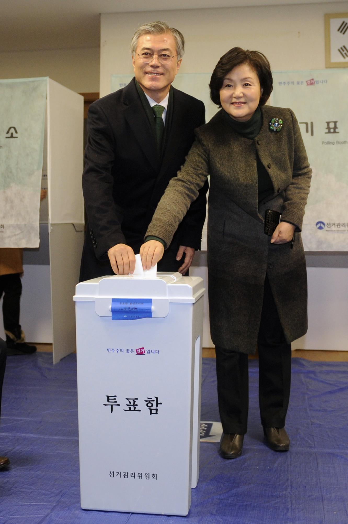 樸槿惠贏得雌雄對決 “冰公主”當(dāng)選韓國首位女總統(tǒng)