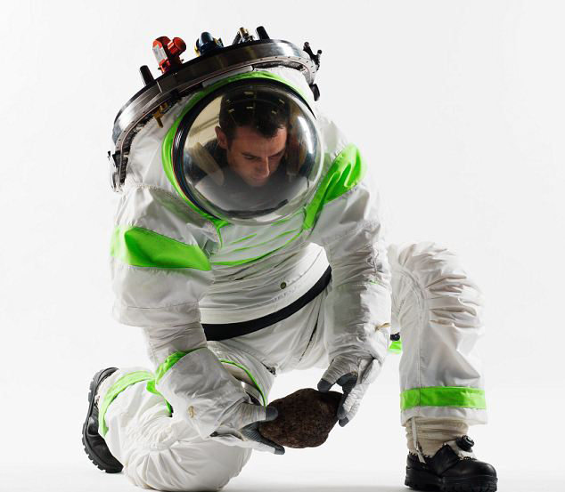 NASA公布新一代宇航服原型設(shè)計 造型酷似動畫片主角