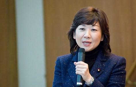 安倍正式出任日本新首相 女性任高級助手、新防衛(wèi)大臣對華強硬