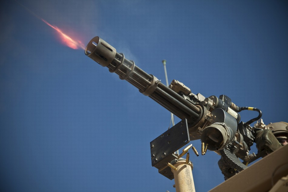 火力強勁！實拍美軍車載多管機槍實彈射擊