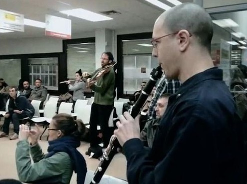 西班牙快閃族表演披頭士樂曲 反映失業(yè)問題廣受歡迎