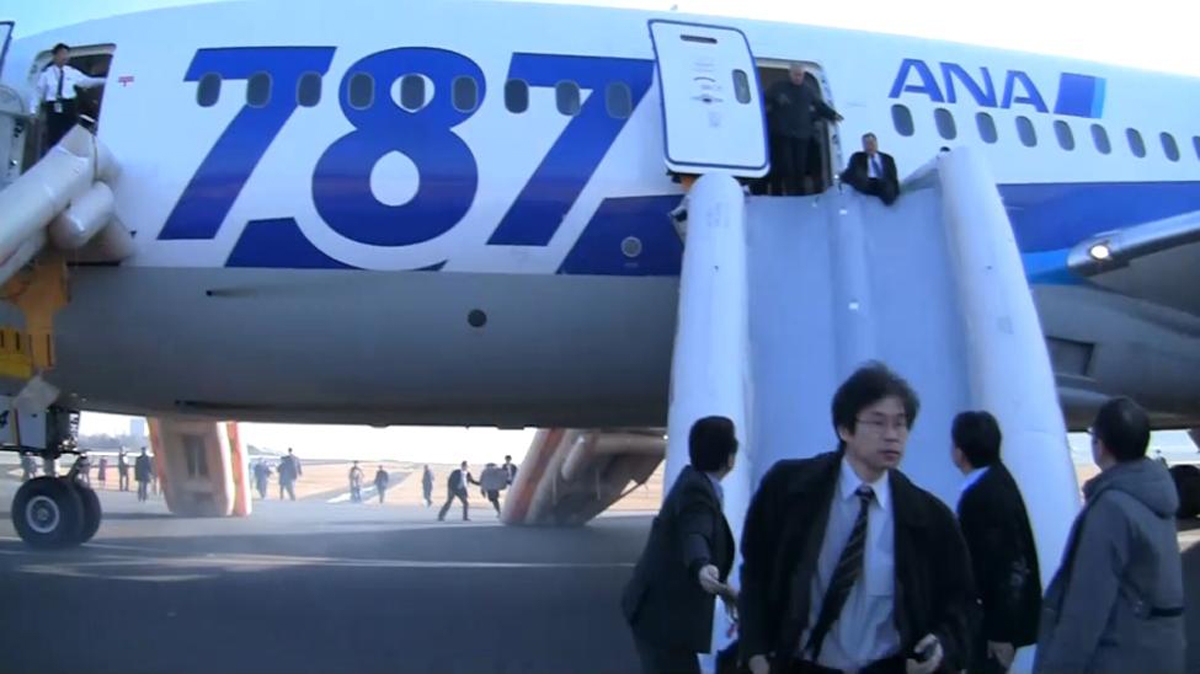 全日空一波音787飛機(jī)因遭遇故障緊急迫降 致5人受輕傷