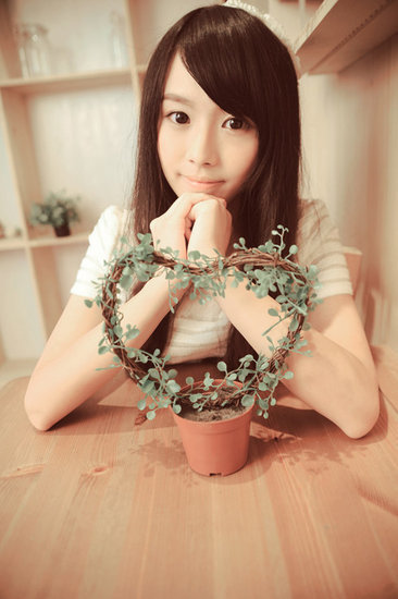 全國(guó)?；ㄅ判邪?清華女生酷似高圓圓