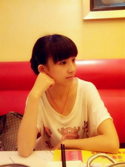全國?；ㄅ判邪?清華女生酷似高圓圓