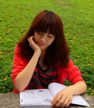 全國?；ㄅ判邪?清華女生酷似高圓圓