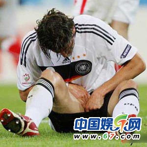 朱茵當(dāng)眾摳腳范冰冰挖鼻孔 盤點(diǎn)中外明星不雅抓拍