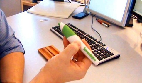 德國振動筆自動糾正字體、拼寫和語法錯誤