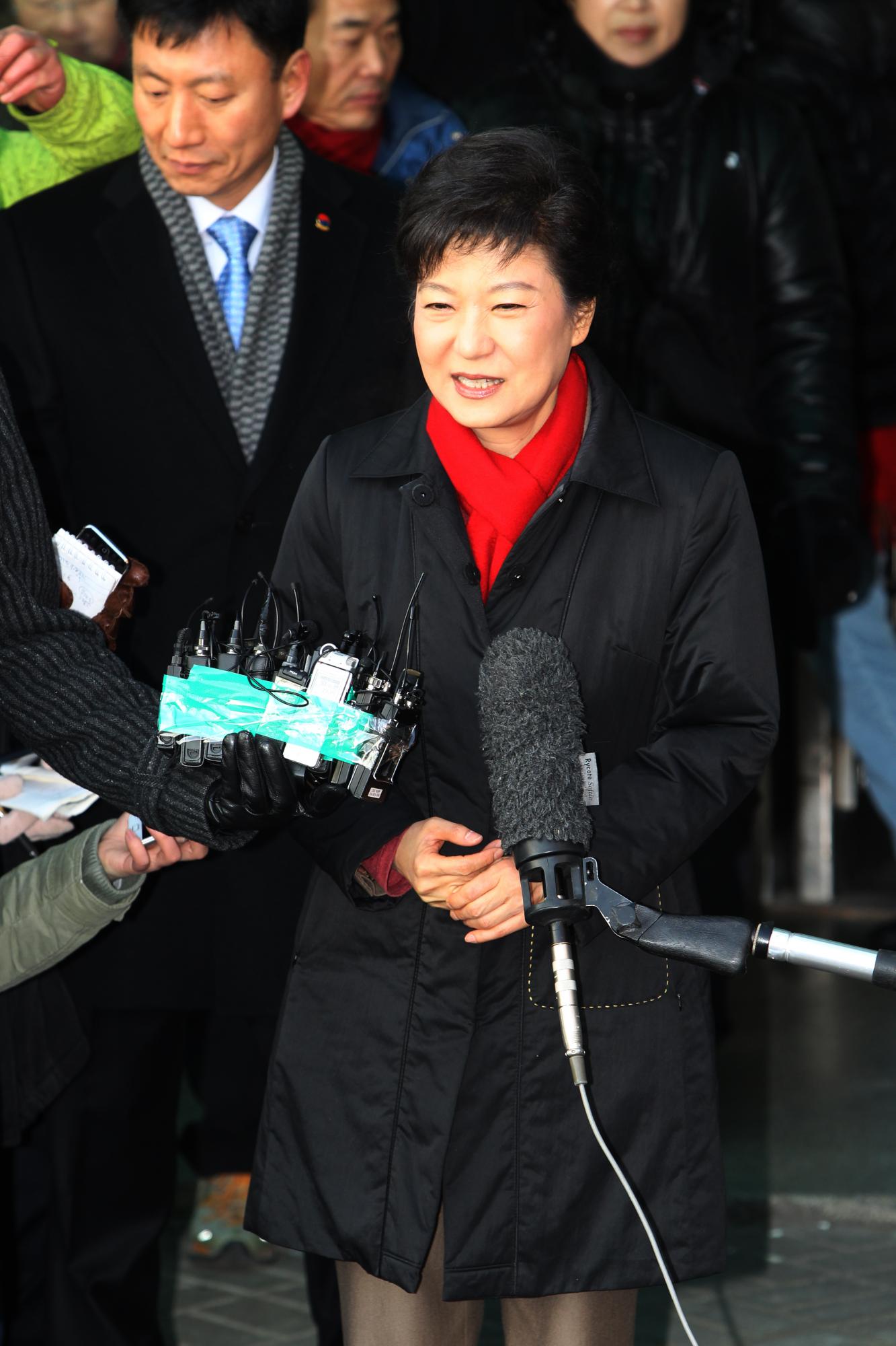 樸槿惠組閣失敗暫用老班底 李明博自稱(chēng)最幸福勞工