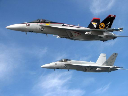 對比中美戰(zhàn)斗機：F/A-18E/F優(yōu)于殲-15