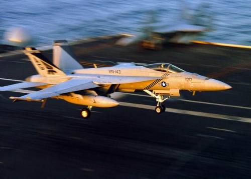 對比中美戰(zhàn)斗機：F/A-18E/F優(yōu)于殲-15