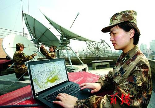 南京軍區(qū)某女子氣象班把脈風云