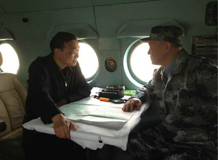 李克強乘專機(jī)赴四川雅安地震災(zāi)區(qū)