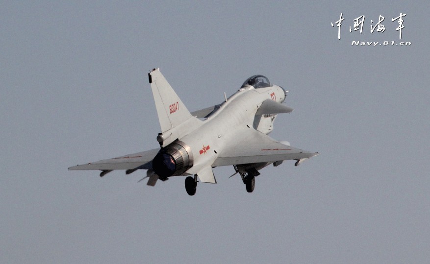 高清：東海艦隊(duì)殲10機(jī)群演練偷襲格斗制敵