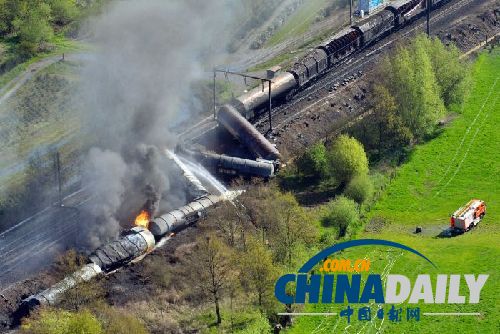 比利時(shí)載劇毒化學(xué)品火車脫軌起火 居民緊急疏散