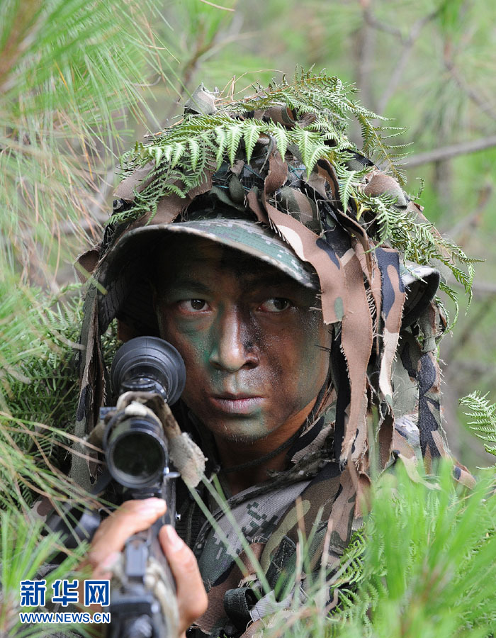 解放軍精英狙擊手集訓(xùn) 演練山岳叢林地狙擊作戰(zhàn)