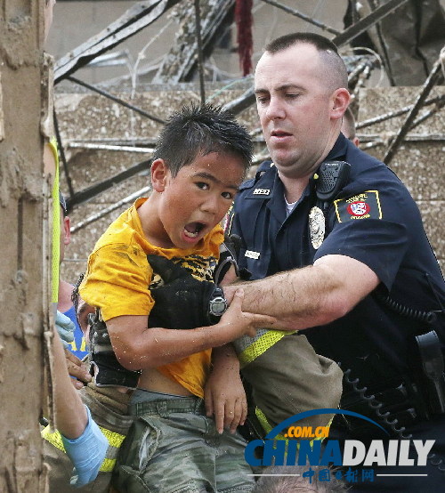 美國俄克拉荷馬市郊遭龍卷風重創(chuàng) 近百人死亡