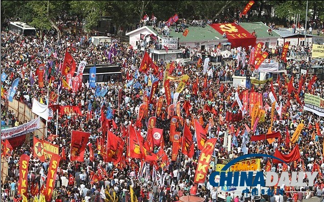 土耳其示威繼續(xù)上演 總理指責反對黨“煽動抗議”