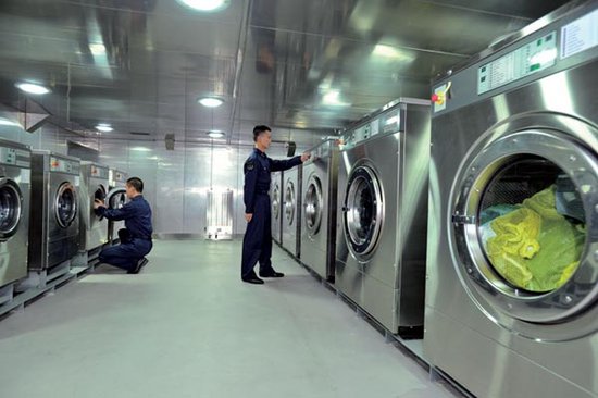 遼寧艦內(nèi)部曝光 3000多個(gè)艙室如同迷宮(組圖)