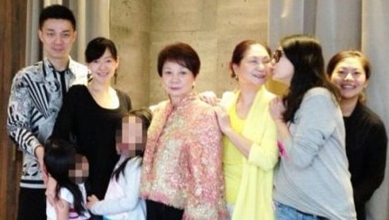 網(wǎng)曝大S發(fā)福近照:腰部變粗腹部隆起似有孕