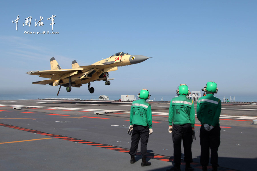 中國航母遼寧艦訓(xùn)練順利 多架殲-15完成起降