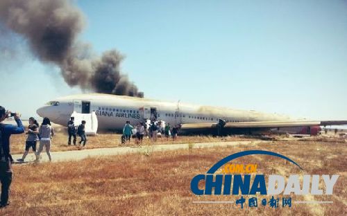 韓國(guó)韓亞航空墜機(jī)乘客對(duì)第一時(shí)間救援不滿