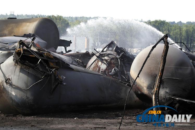 組圖:加拿大油罐列車出軌爆炸五死數(shù)十傷 總理赴現(xiàn)場(chǎng)